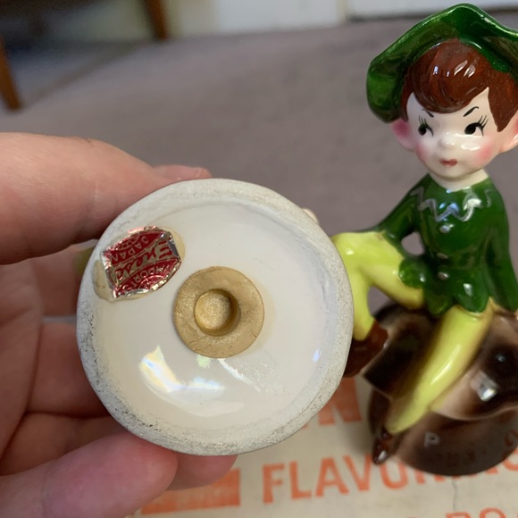 Vintage 1950s 1960s Enesco Elf and Mushroom Salt and Pepper Shaker - Picture 7 of 7